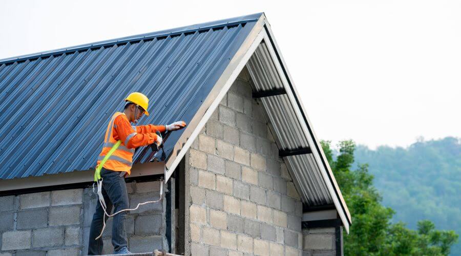 Professional gutter cleaning in Zapata, TX